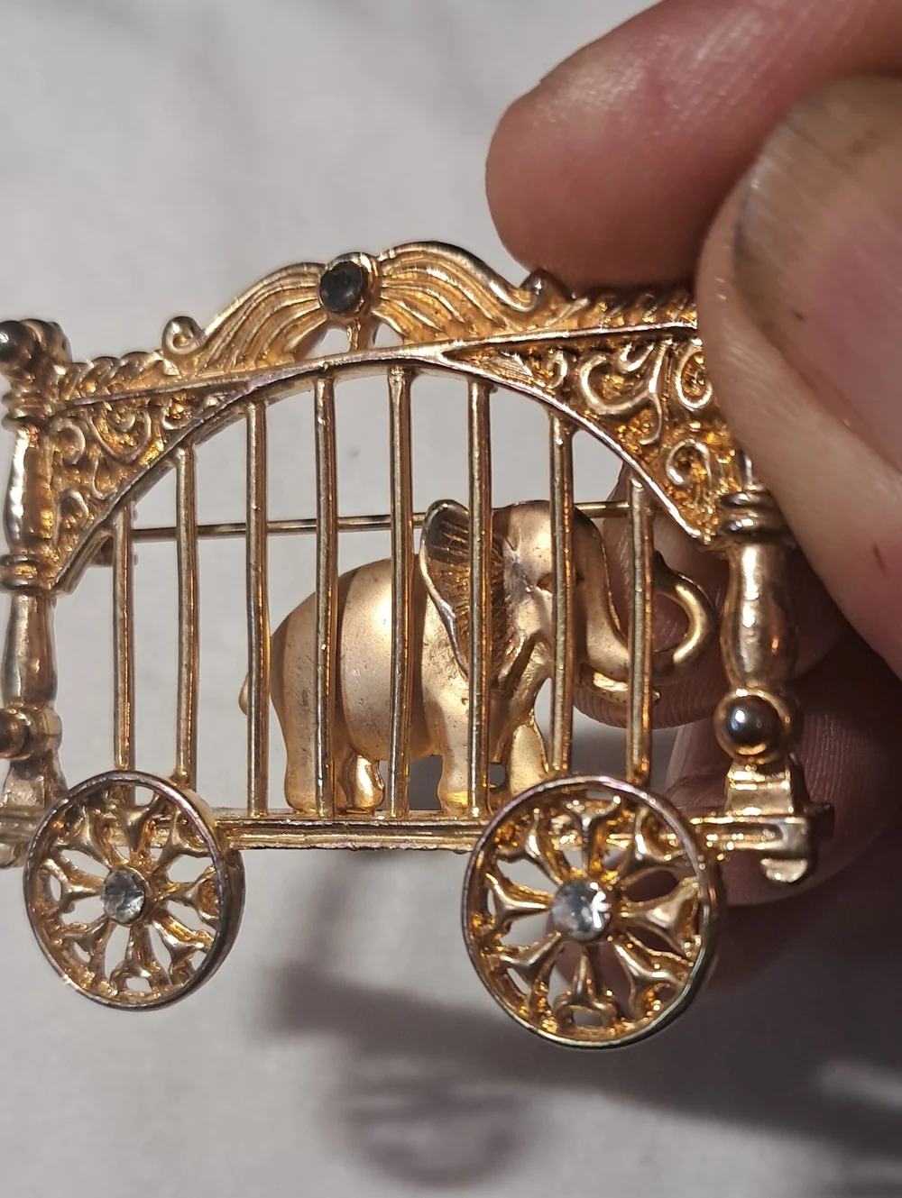 N/A goldtone rhinestone